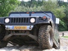 Rijden met de Hummer H1? Dit kan nu via GoldenMoments in Eindhoven en op de Maasvlakte!