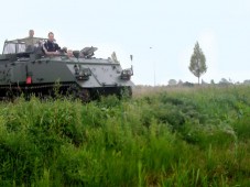 Zelf rijden in een echte legertank? Kom zelf of bestel een cadeaubon!