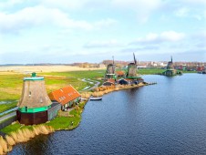 Hop-on hop-off windmills and Dutch villages bus tour with This is Holland