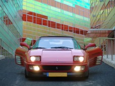 Rijden in een Ferrari 348 is nog nooit zo dichtbij geweest. GoldenMoments geeft u de mogelijkheid!
