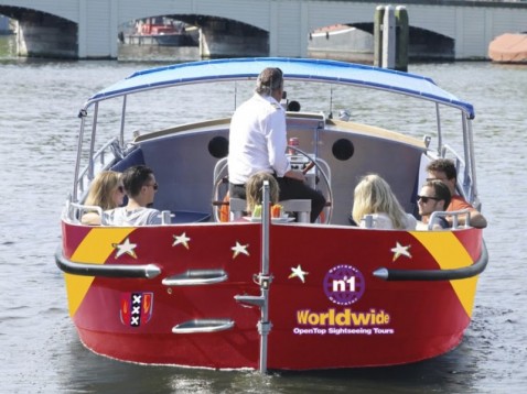 Rondvaart met een smalle boot voor kids