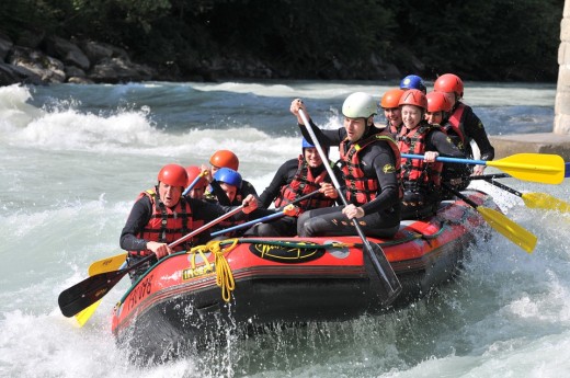 Discesa in Rafting Advanced  - 4 ore & soggiorno 1 notte