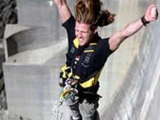 Bungeejumpen als 007 in Zwitserland