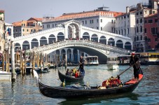 Propose in Venice: 45-minute romantic gondola ride