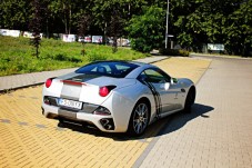 Przejażdżka ferrari california
