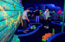 Aloha Amsterdam Glow-in-the-Dark Minigolf