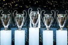 Tour Bernabéu & Museo de Cera Madrid para 2 Adultos + 2 niños (de 4 a 14 años)