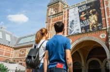 Amsterdam walking tour with Dutch snacks