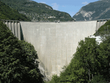 Bungeejumpen als 007 in Zwitserland